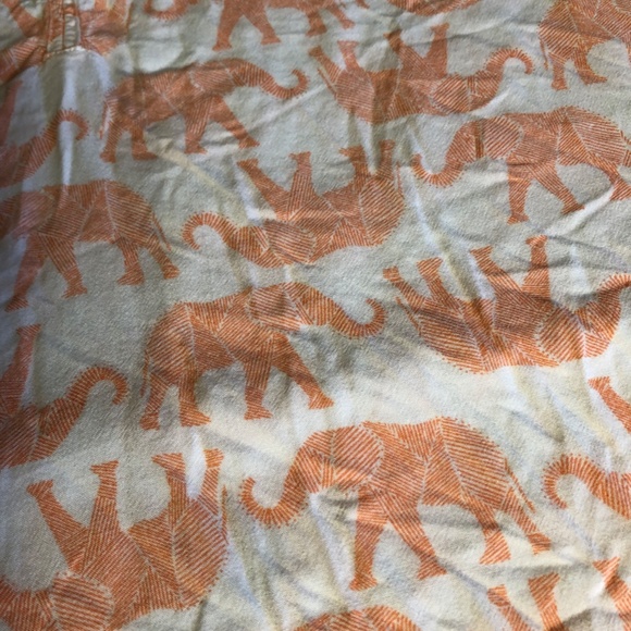 TWO SONOMA TANK TOPS, SLEEVELESS, LARGE AND EXTRA LARGE - Picture 13 of 14